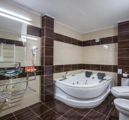 Hotel cu Jacuzzi in Camera Băile Herculane
